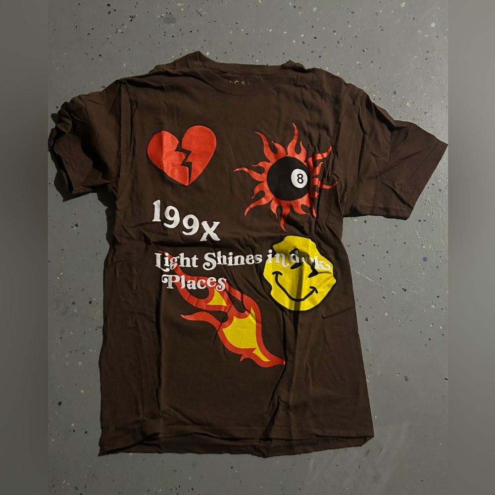 brown graphic tee